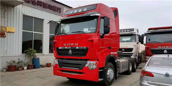 重汽440马力豪沃t7h牵引车消防红色